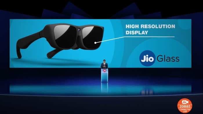 Jio Glass – Akash Ambani and Isha Ambani announce Reliance’s latest product which offers holographic video calls