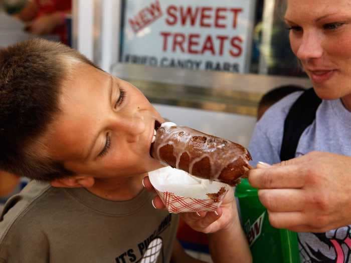 15 photos of over-the-top fair foods that will make your mouth water