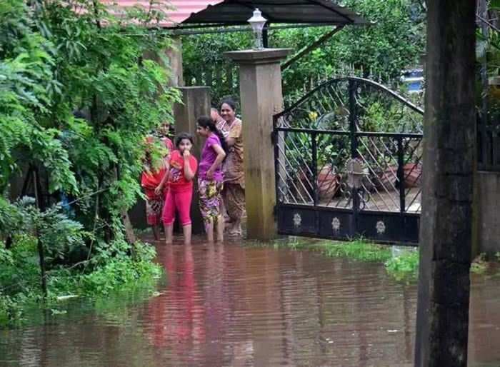 Heavy rainfall causes a minor landslide in Malabar Hills