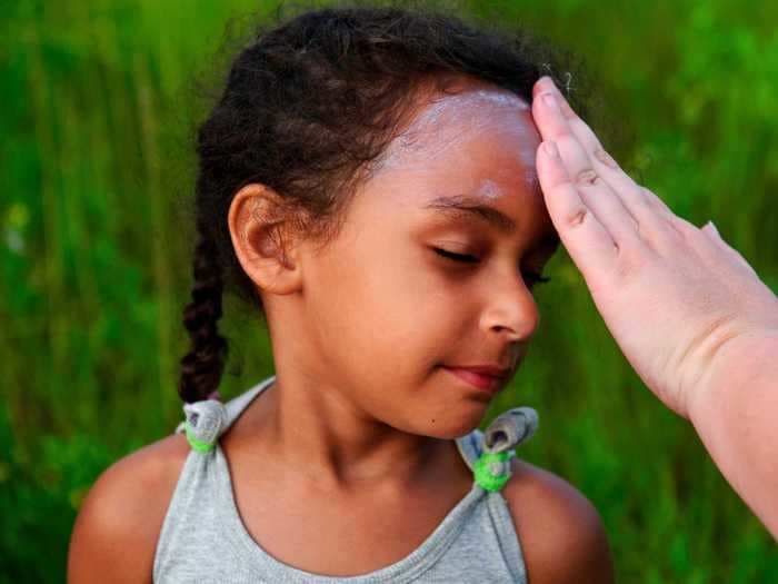 How to find a good sunscreen for dark skin, according to dermatologists