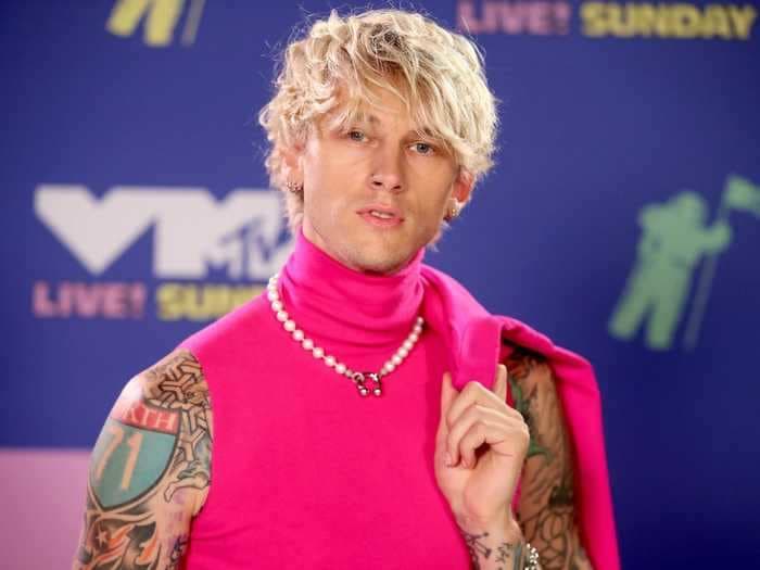 Machine Gun Kelly rocked hot pink from head to toe at the VMAs