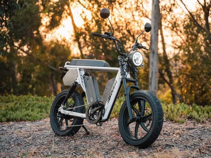 This $4,000 e-bike can travel more than 100 miles per charge, showing up the competition — see the HyperScrambler 2