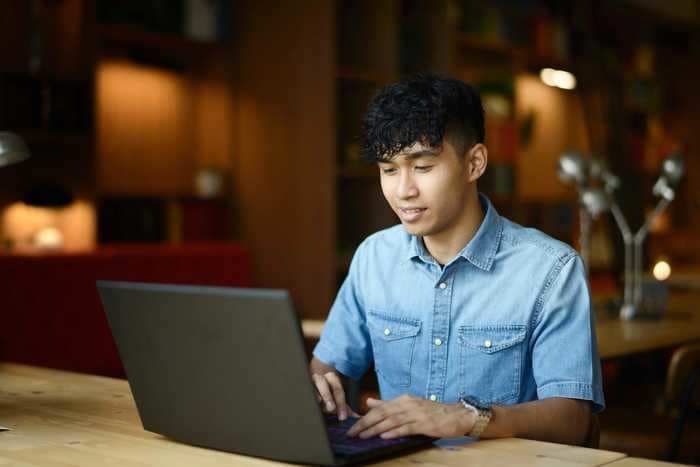 How to access your iCloud account on a PC in 2 different ways