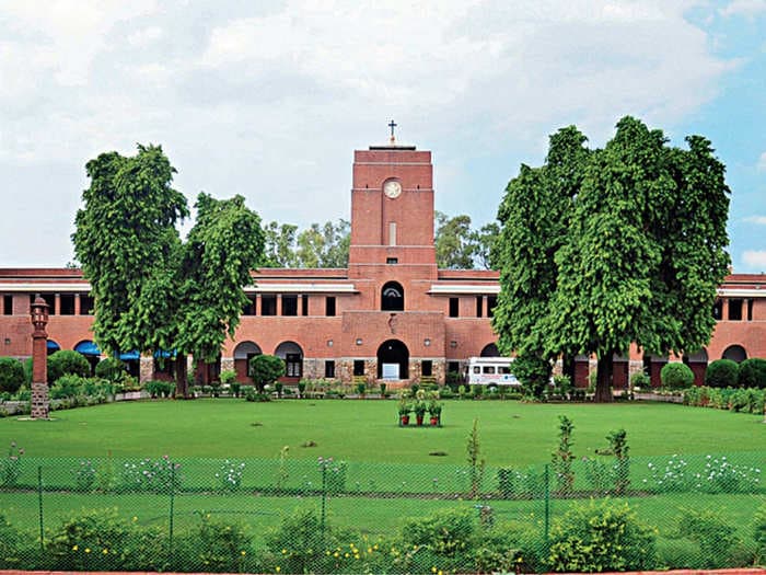 Delhi University begins its first fully online admission process