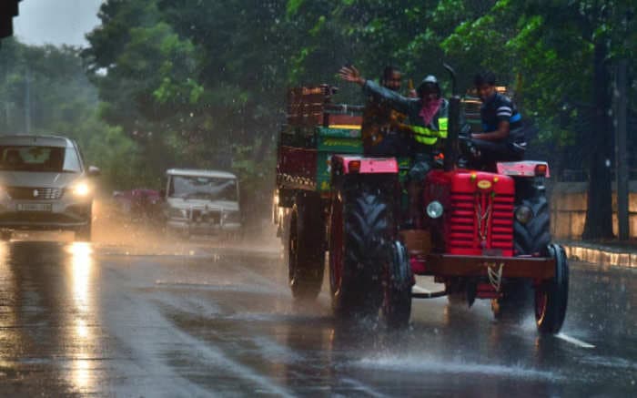Heavy rains kill 11 people in Telangana