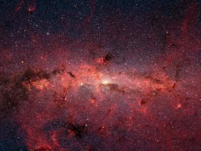 The Milky Way is recycling its gases to form a clumpy halo