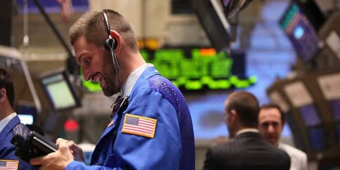 Dow jumps 423 points in rebound from worst week since March