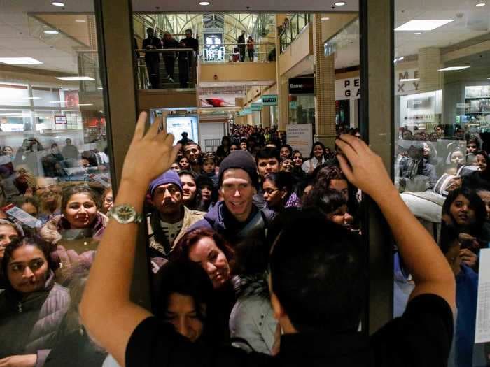 20 photos of Black Friday that show why it should be canceled this year