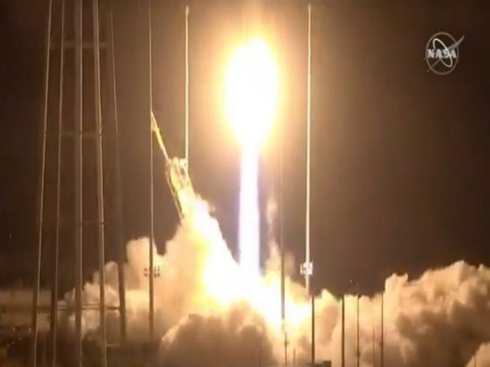 NASA starts assembling Artemis moon mission rocket