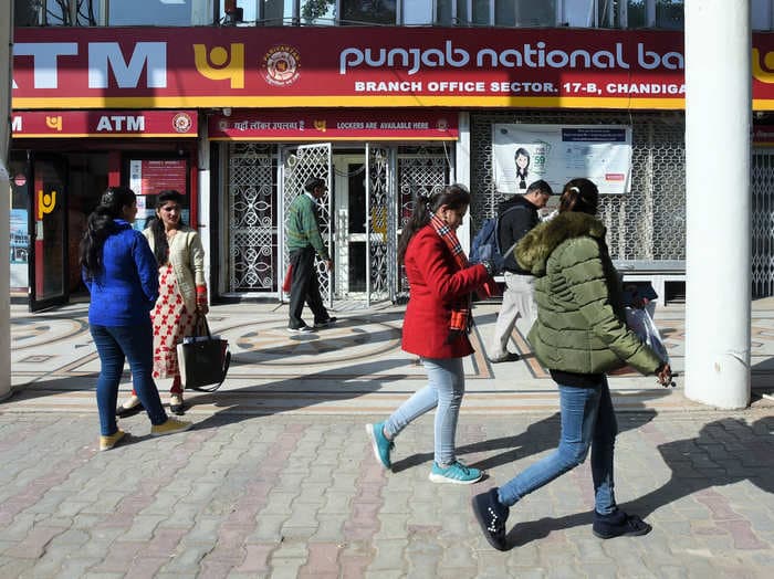 After SBI, PNB brings in new rules to withdraw cash from ATMs