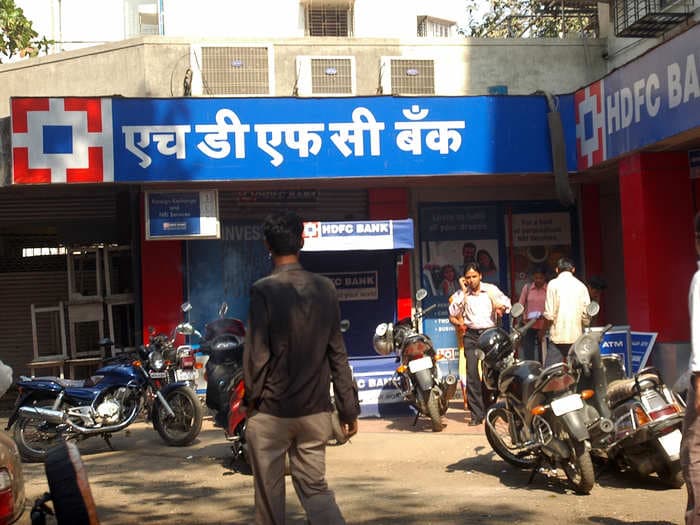 RBI tells HDFC Bank to stop new digital launches and selling new credit cards after recent outages of online banking