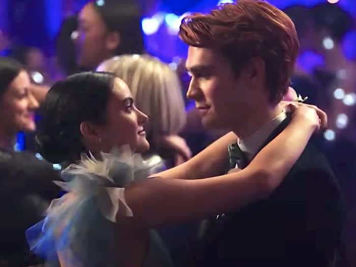 The 1st trailer for 'Riverdale' season 5 has arrived and it teases prom night, murder, and more steamy Bughead moments