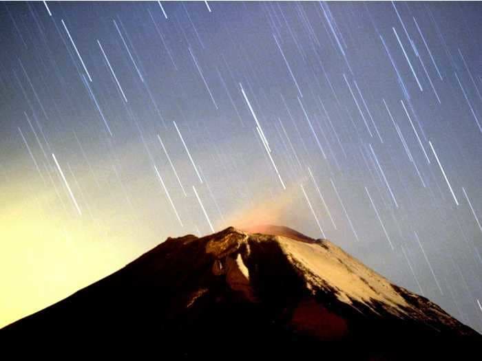 The Geminids meteor shower peaks this weekend, with hundreds of multicolored shooting stars. Here's how to watch.