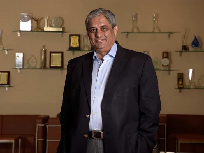 "Banks must change every 3-4 years," says Aditya Puri, the recently retired chairman of HDFC Bank, dubbed as 'the world's best banker'