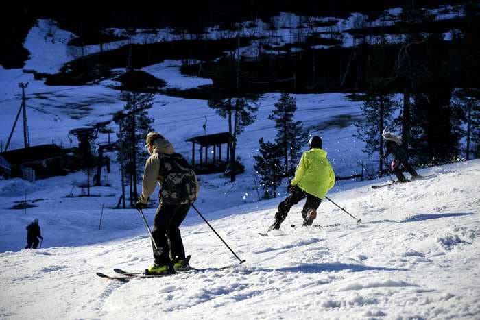 My friends are planning a ski trip, but we can't agree how to do it safely. What do the experts say?