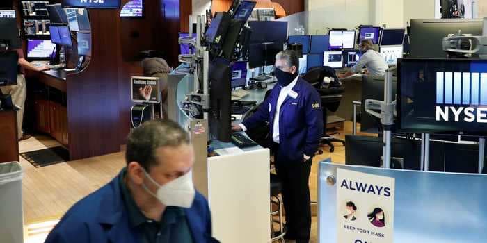 US stocks close mixed as stimulus optimism clashes with new virus strain