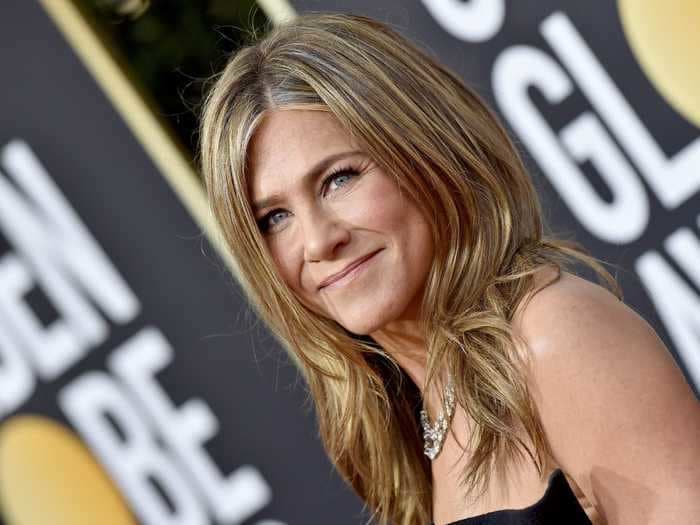 People are calling out Jennifer Aniston over a Christmas ornament that commemorates 'our first pandemic'