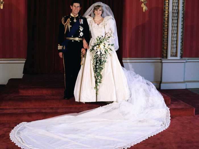 10 details to know about Princess Diana's wedding dress