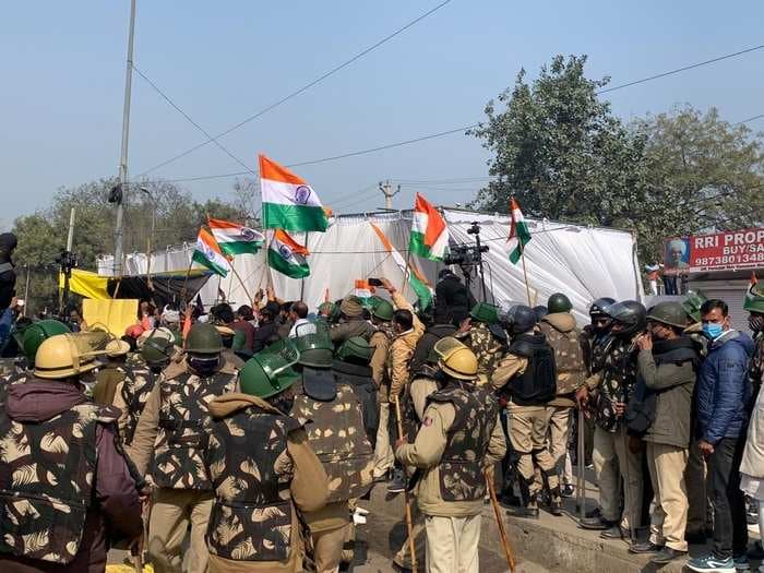 Farmers clash with locals at Singhu border as police lathi-charge and use tear gas