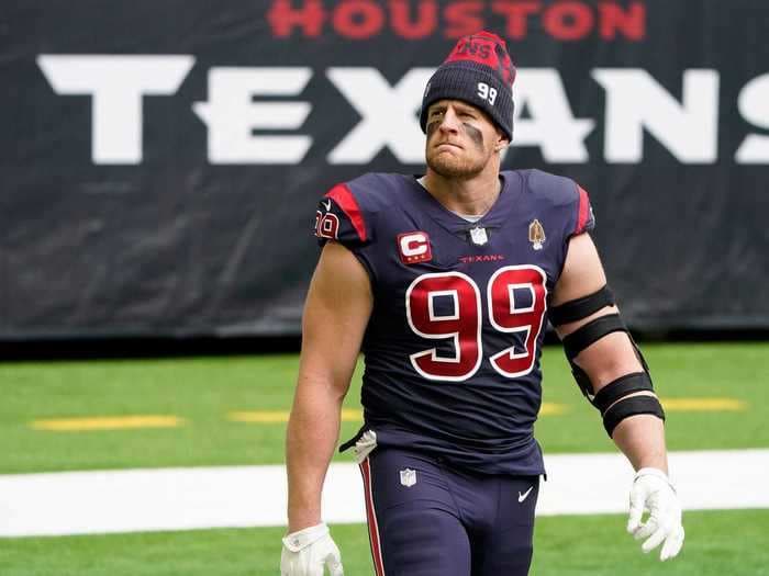 The Pittsburgh Steelers are the favorites to sign JJ Watt, according to sportsbooks