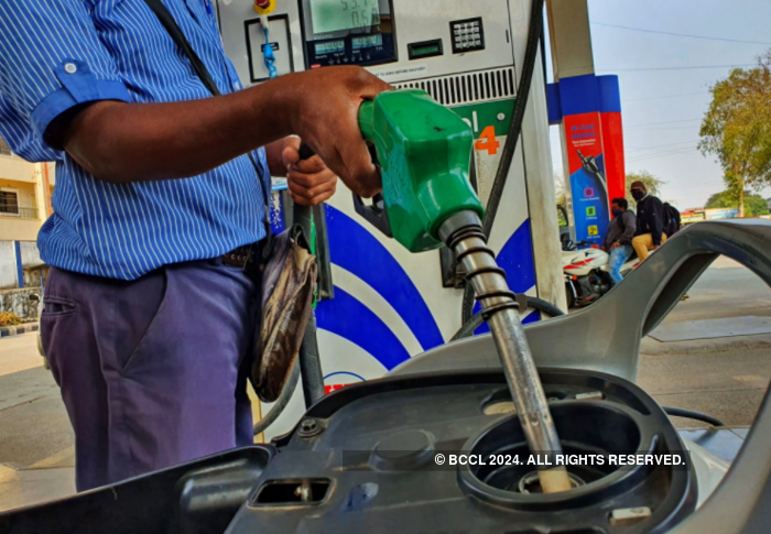 Petrol rates with additives cross ₹100 mark in Maharashtra's Parbhani district