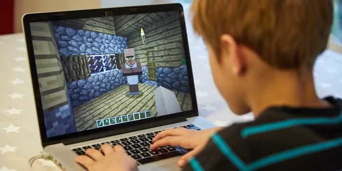 How to find diamonds in Minecraft quickly and mine them without dying