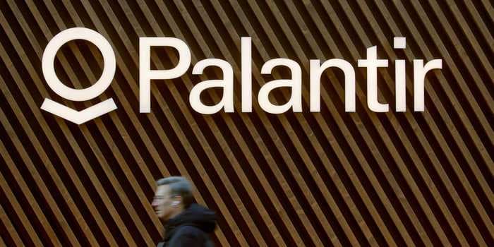 Palantir sinks 13% as filings show 3 top executives offloaded 2.7 million shares following lockup expiration