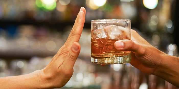 5 easy ways to stop drinking so much