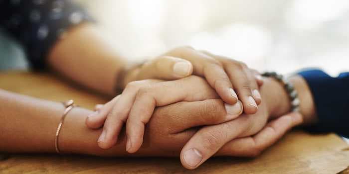 9 thoughtful actions and words to help someone grieving the loss of a loved one