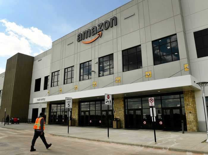 Amazon is sending employees into the trenches on Twitter as it battles its first union vote and reports about workers peeing in bottles