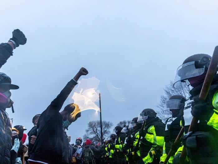 The police in Brooklyn Center, Minnesota, prohibited tear gas - then broke their own rules almost immediately