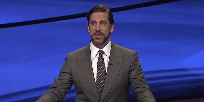 Aaron Rodgers had a sticky note reminding him, 'don't pick your nose/butt' while hosting 'Jeopardy!'