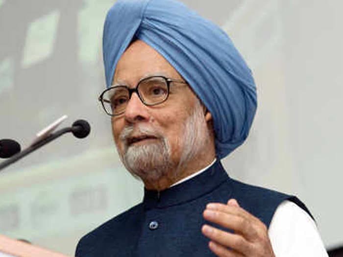 Manmohan Singh writes to PM Modi on COVID crisis, stresses vaccination key to battling pandemic