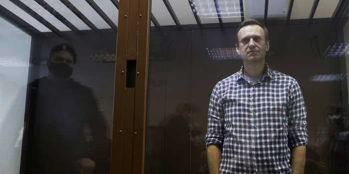 Thousands protest in Russia in support of jailed Putin critic Alexei Navalny, who is on hunger strike and in poor health