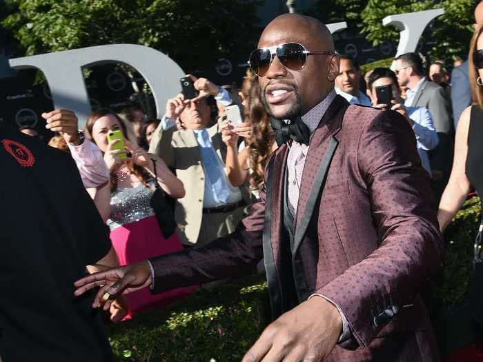 Floyd Mayweather knows how to roll out the red carpet for everybody, not just fighters, CEO Leonard Ellerbe says