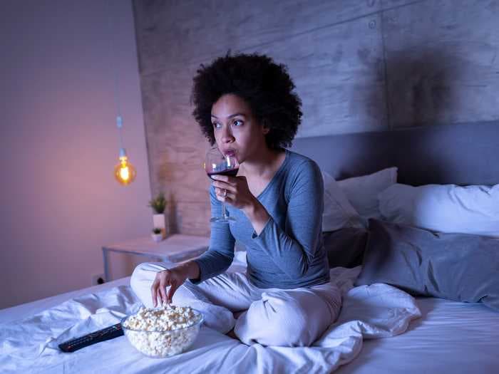 Late-night snacking may hurt your job performance, study suggests