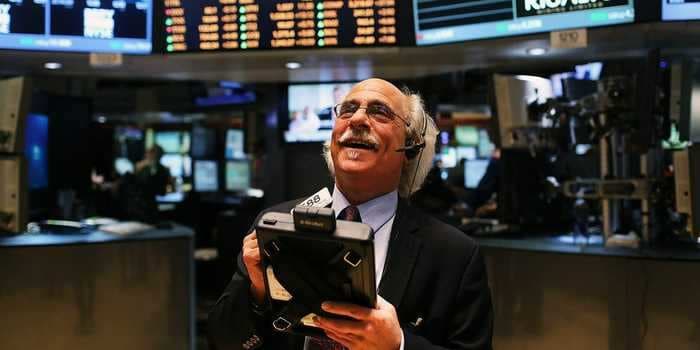 US stocks close mixed as Nasdaq ends 4-week losing streak