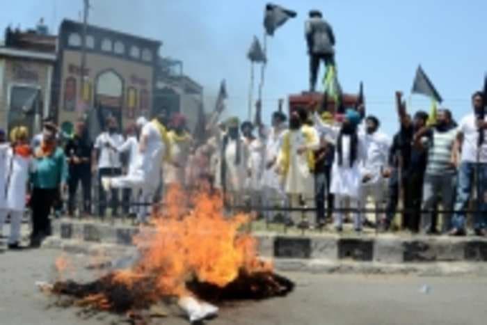 Farmers Protest: Farmers from Haryana and Punjab observe 'Black Day' to mark six months of the agitation