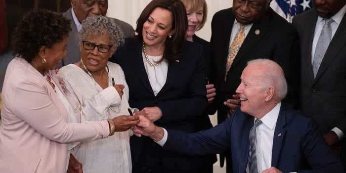 Biden got down on one knee to welcome the 94-year-old 'grandmother' of Juneteenth to the White House