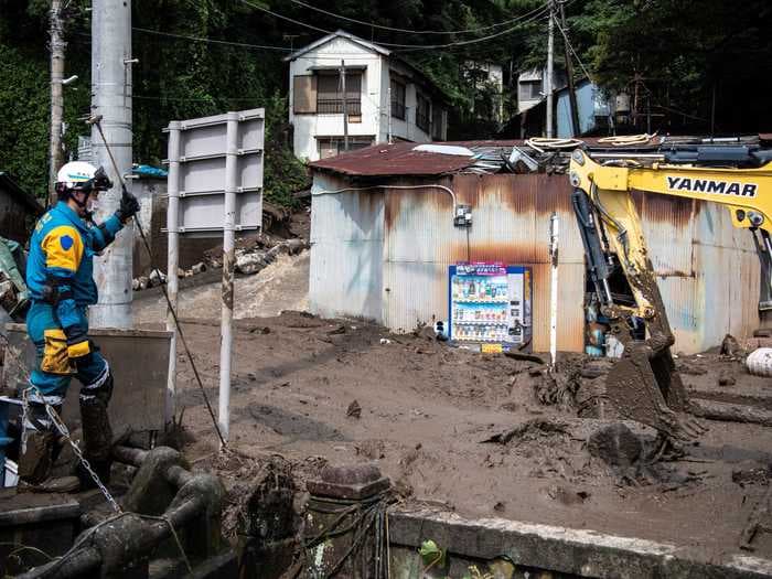 Heavy rains are hindering rescue efforts at the Japanese hot spring resort town hit by a deadly landslide last weekend