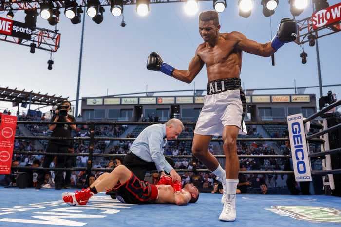 A 23-year-old boxer who looks just like Muhammad Ali delivered a spectacular knockout win in California