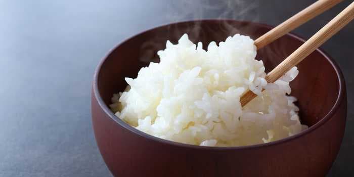 How to cook rice on the stove or in the microwave