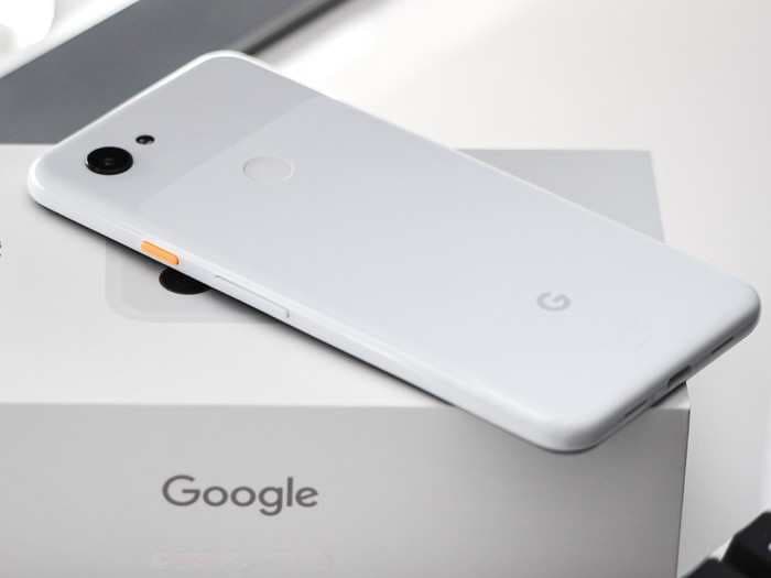 Google Pixel 6 Pro leaked image reveals curved display, horizontal camera