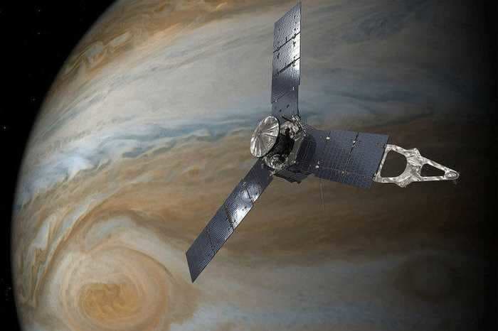 A mesmerizing NASA video lets you ride with the Juno spacecraft as it flies by Jupiter and its largest moon
