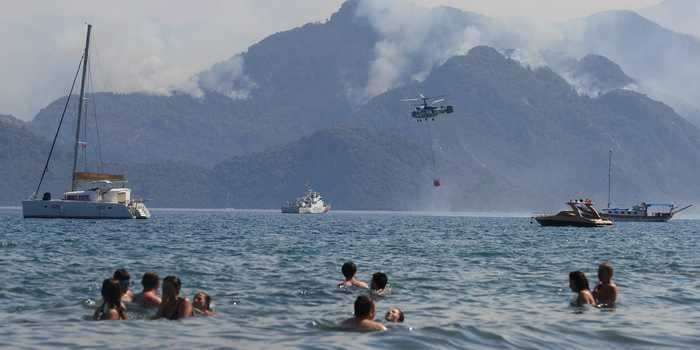 Trapped tourists are being evacuated from holiday beaches by private boats and yachts as Turkey's wildfires rage