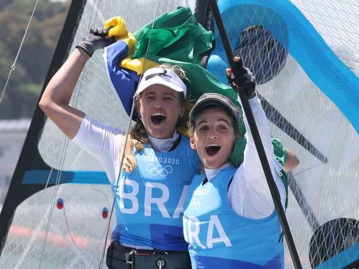 Two Brazilian sailors won gold at Tokyo 2020 and accidentally capsized their boat and broke their mast while celebrating