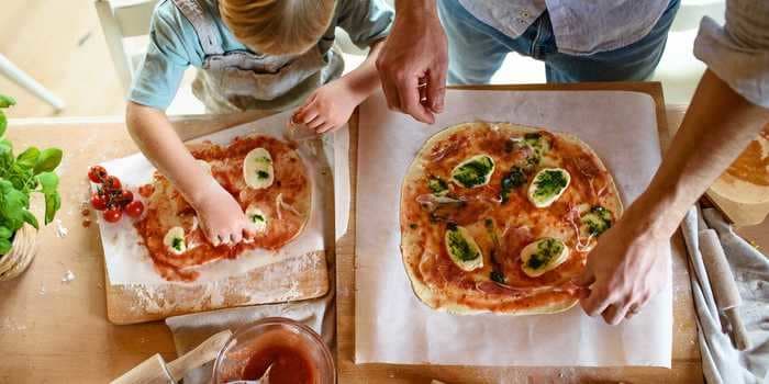How to make homemade pizza from scratch