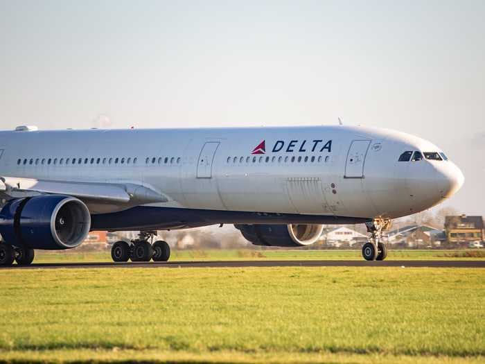 18 US Orthodox Jewish girls kicked off a Delta-KLM flight following a COVID-19 protocols dispute, reports say