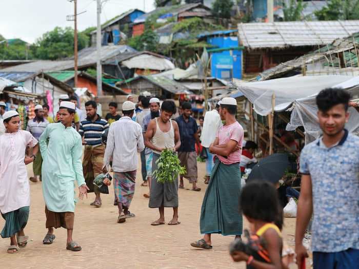 Bangladesh kicks off vaccination for Rohingya Muslims in world's largest refugee settlement