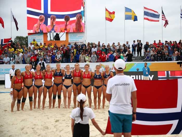 Handball chiefs are being urged to resign after fining the Norwegian women's team for wearing shorts instead of bikini bottoms